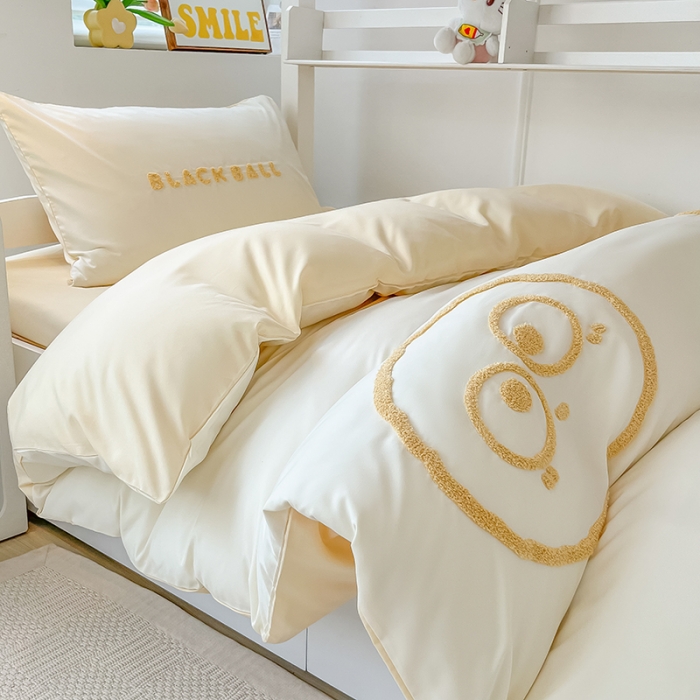 91家纺网 家纺一手货源 找家纺 眠帛 2023新款水洗棉毛巾绣煤球系列学生三件套六件套 煤球奶黄