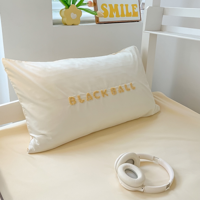 91家纺网 家纺一手货源 找家纺 眠帛 2023新款水洗棉毛巾绣煤球系列学生三件套六件套 煤球奶黄