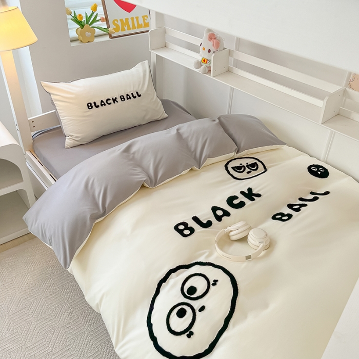 91家纺网 家纺一手货源 找家纺 眠帛 2023新款水洗棉毛巾绣煤球系列学生三件套六件套 煤球浅灰