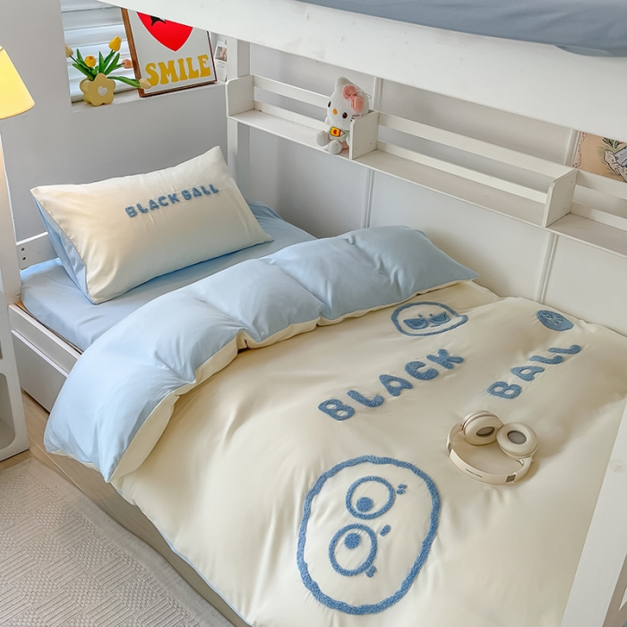 91家纺网 家纺一手货源 找家纺 眠帛 2023新款水洗棉毛巾绣煤球系列学生三件套六件套 煤球天空蓝