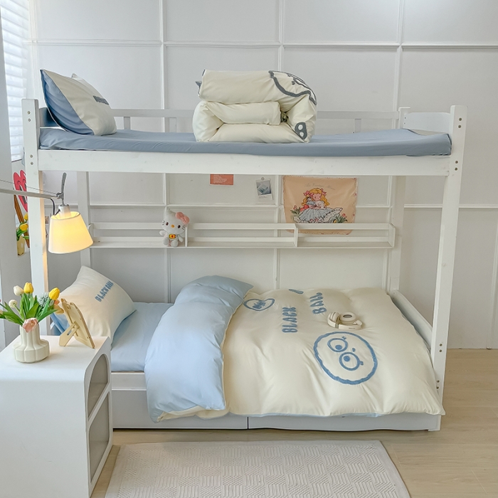 91家纺网 家纺一手货源 找家纺 眠帛 2023新款水洗棉毛巾绣煤球系列学生三件套六件套 煤球天空蓝