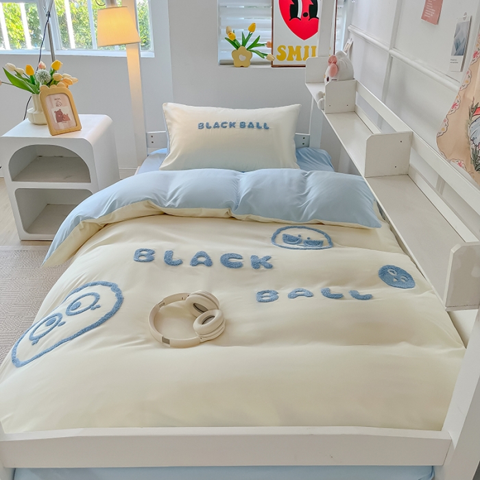 91家纺网 家纺一手货源 找家纺 眠帛 2023新款水洗棉毛巾绣煤球系列学生三件套六件套 煤球天空蓝