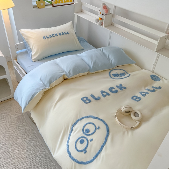 91家纺网 家纺一手货源 找家纺 眠帛 2023新款水洗棉毛巾绣煤球系列学生三件套六件套 煤球天空蓝