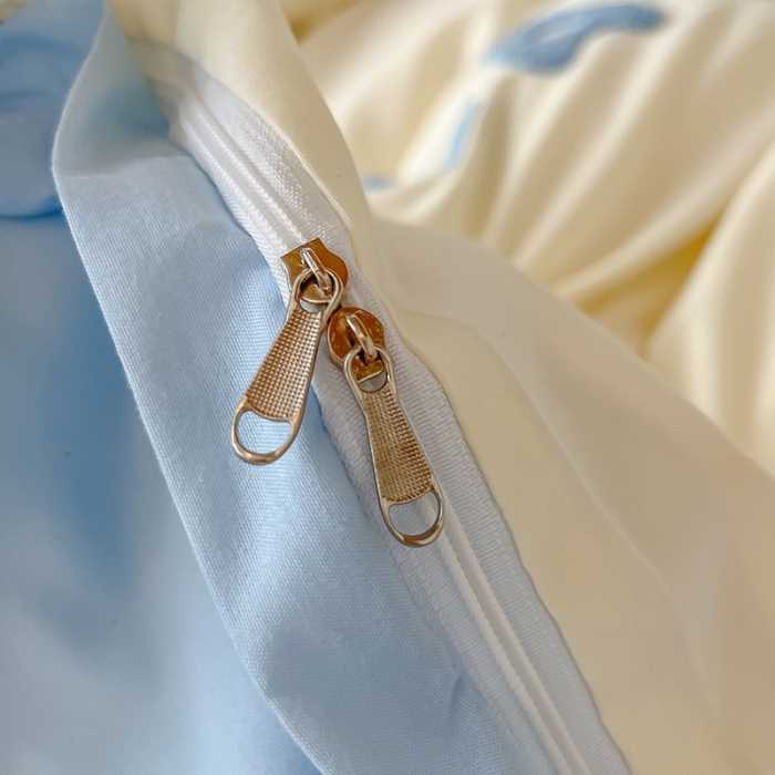 91家纺网 家纺一手货源 找家纺 眠帛 2023新款水洗棉毛巾绣煤球系列学生三件套六件套 煤球天空蓝