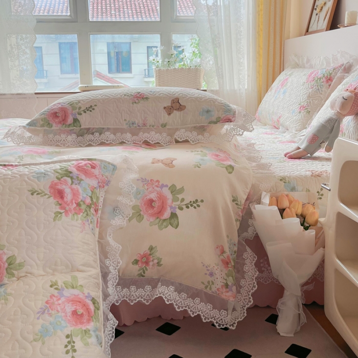 91家纺网 家纺一手货源 找家纺 添越2024小清新韩版蕾丝款花边纯棉夹棉床盖三件套全棉佳人有约蕾丝款