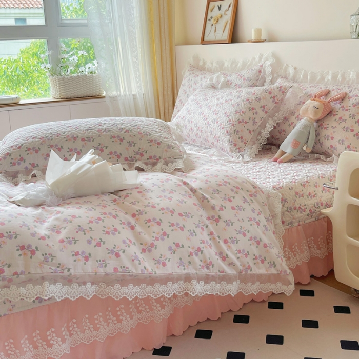 91家纺网 家纺一手货源 找家纺 添越2024小清新韩版蕾丝款花边纯棉夹棉床盖三件套全棉恋恋花梦蕾丝款