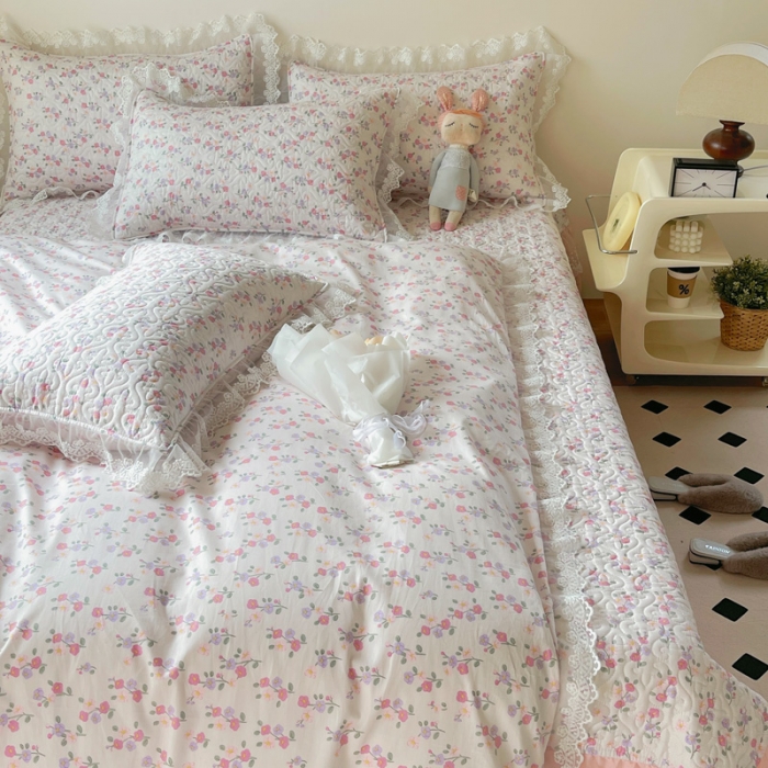 91家纺网 家纺一手货源 找家纺 添越2024小清新韩版蕾丝款花边纯棉夹棉床盖三件套全棉恋恋花梦蕾丝款