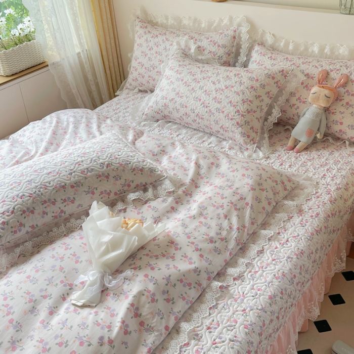 91家纺网 家纺一手货源 找家纺 添越2024小清新韩版蕾丝款花边纯棉夹棉床盖三件套全棉恋恋花梦蕾丝款