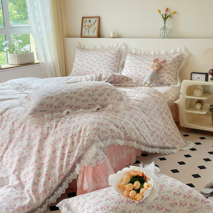 91家纺网 家纺一手货源 找家纺 添越2024小清新韩版蕾丝款花边纯棉夹棉床盖三件套全棉恋恋花梦蕾丝款