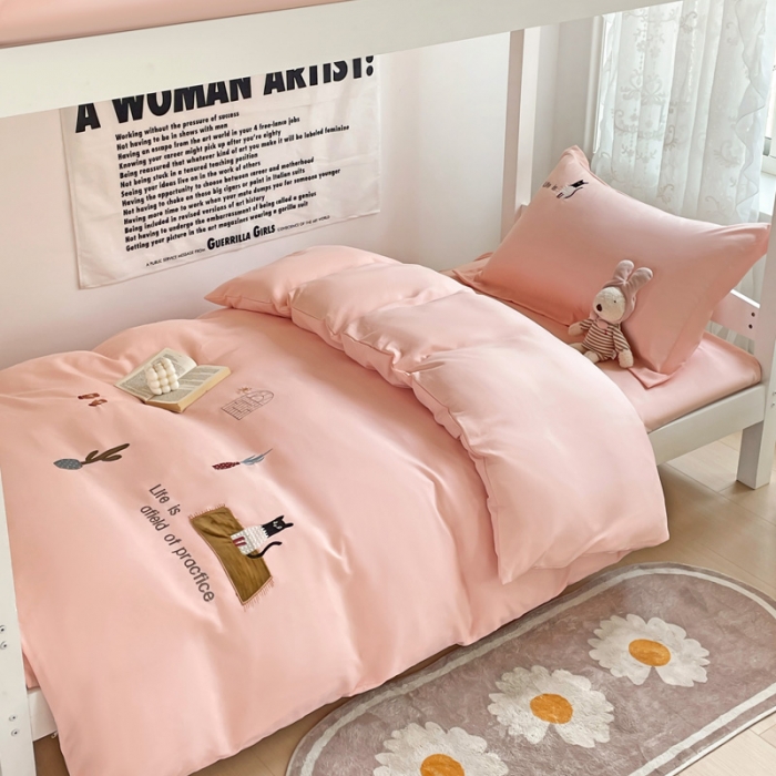 91家纺网 家纺一手货源 找家纺 （总）娜娜 2023新款水洗棉刺绣素色学生三件套