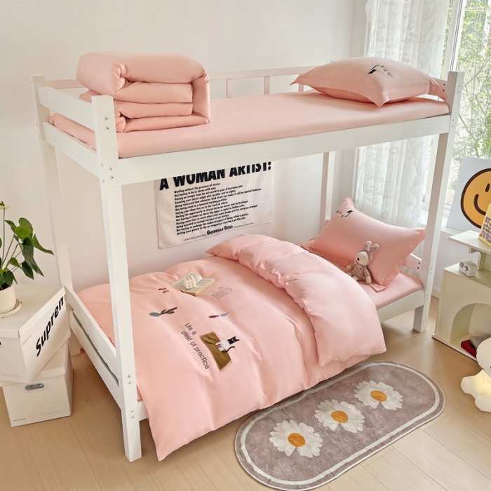 91家纺网 家纺一手货源 找家纺 娜娜 2023新款水洗棉刺绣素色学生三件套 多多猫-粉