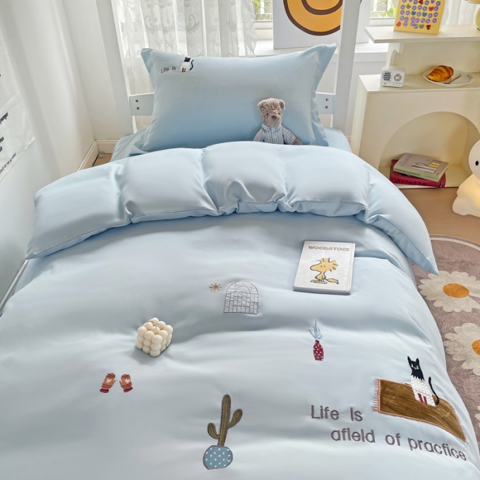 91家纺网 家纺一手货源 找家纺 娜娜 2023新款水洗棉刺绣素色学生三件套 多多猫-天空蓝