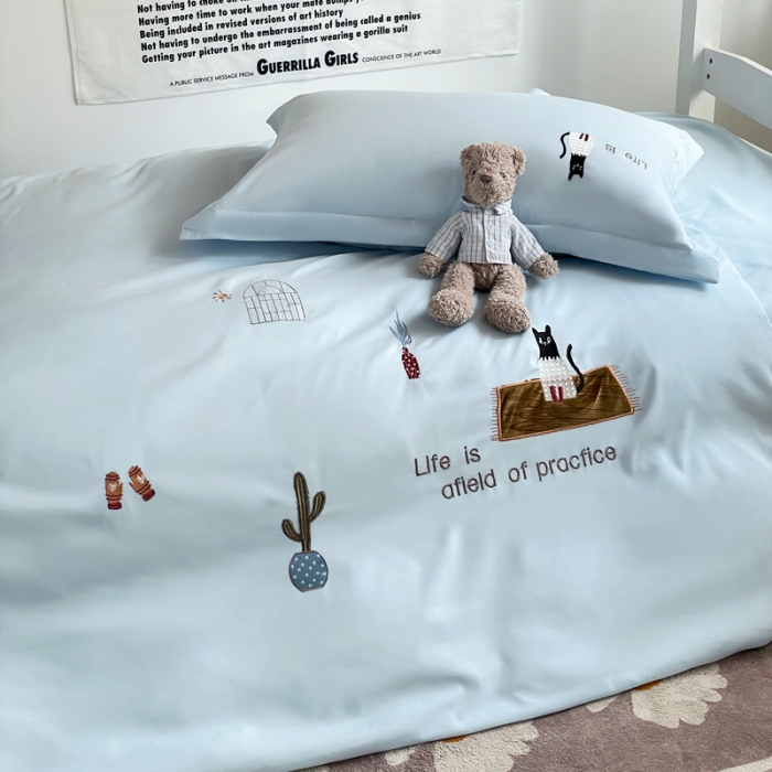 91家纺网 家纺一手货源 找家纺 娜娜 2023新款水洗棉刺绣素色学生三件套 多多猫-天空蓝