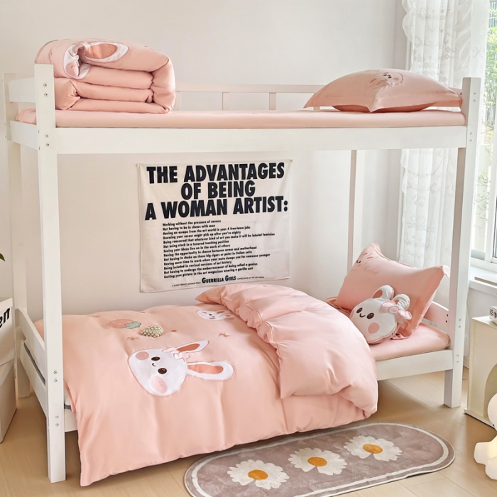 91家纺网 家纺一手货源 找家纺 娜娜 2023新款水洗棉刺绣素色学生三件套 萌萌兔-粉