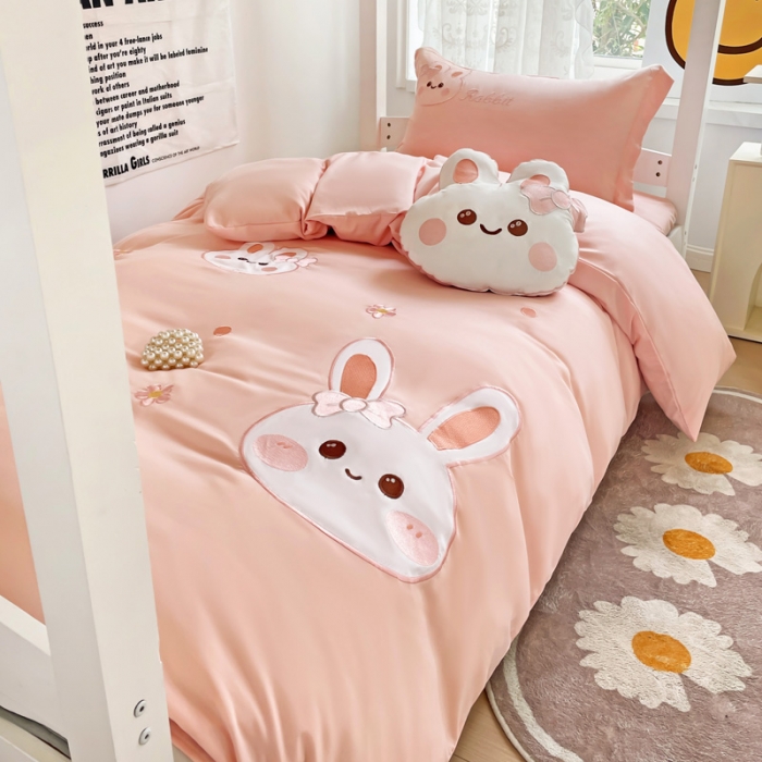 91家纺网 家纺一手货源 找家纺 娜娜 2023新款水洗棉刺绣素色学生三件套 萌萌兔-粉