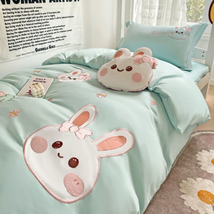 91家纺网 家纺一手货源 找家纺 娜娜 2023新款水洗棉刺绣素色学生三件套 萌萌兔-青色