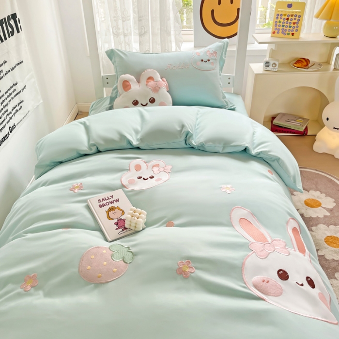 91家纺网 家纺一手货源 找家纺 娜娜 2023新款水洗棉刺绣素色学生三件套 萌萌兔-青色