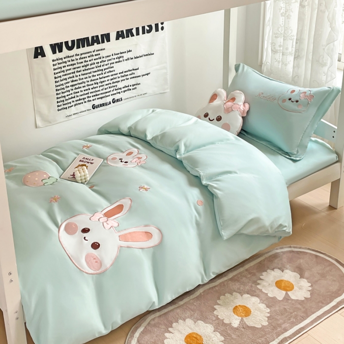 91家纺网 家纺一手货源 找家纺 娜娜 2023新款水洗棉刺绣素色学生三件套 萌萌兔-青色