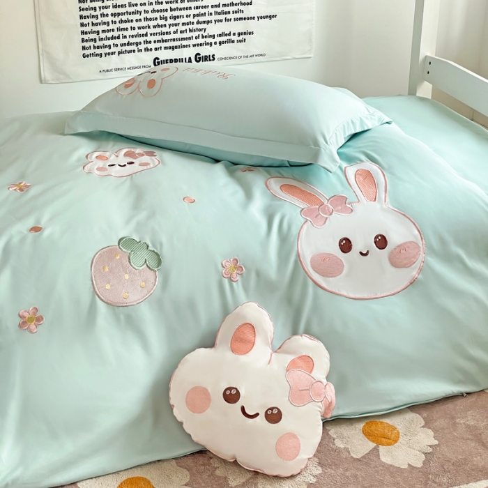 91家纺网 家纺一手货源 找家纺 娜娜 2023新款水洗棉刺绣素色学生三件套 萌萌兔-青色