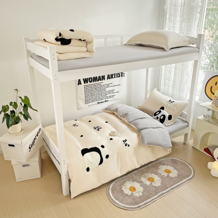 91家纺网 家纺一手货源 找家纺 娜娜 2023新款水洗棉刺绣素色学生三件套 熊猫嘟嘟-白灰