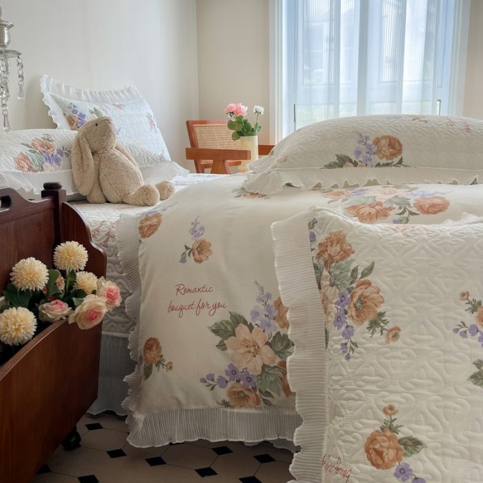 91家纺网 家纺一手货源 找家纺 添越 2024小清新韩版蕾丝花边纯棉夹棉床盖三件套全棉南国佳人