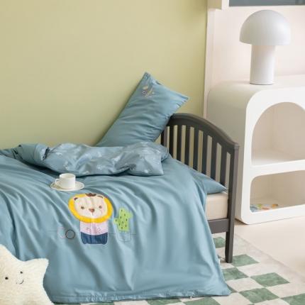 91家纺网 家纺一手货源 找家纺 总喜多兔 2023新款40支13372纯棉小小梦绣花幼儿园被子三件套