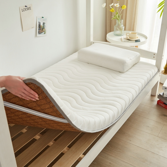 91家纺网 家纺一手货源 找家纺 锦丝钰床垫 2025新款学生多功能冰藤针织棉双面四季两用床垫 波浪白