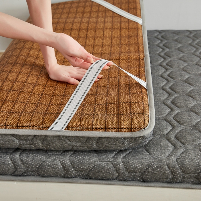 91家纺网 家纺一手货源 找家纺 锦丝钰床垫 2025新款学生多功能冰藤针织棉双面四季两用床垫 格子灰