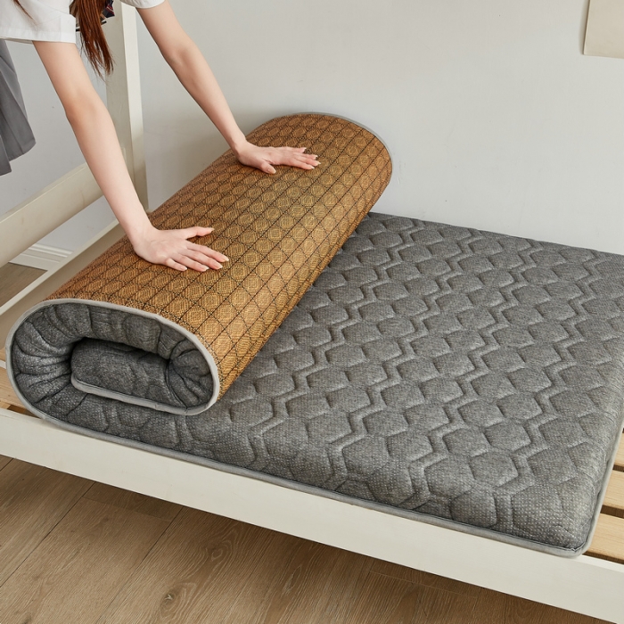 91家纺网 家纺一手货源 找家纺 锦丝钰床垫 2025新款学生多功能冰藤针织棉双面四季两用床垫 格子灰