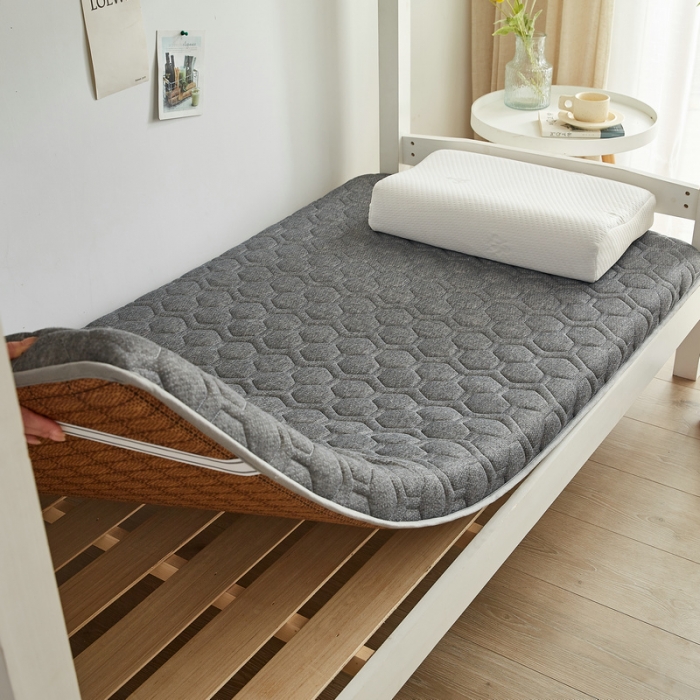 91家纺网 家纺一手货源 找家纺 锦丝钰床垫 2025新款学生多功能冰藤针织棉双面四季两用床垫 格子灰