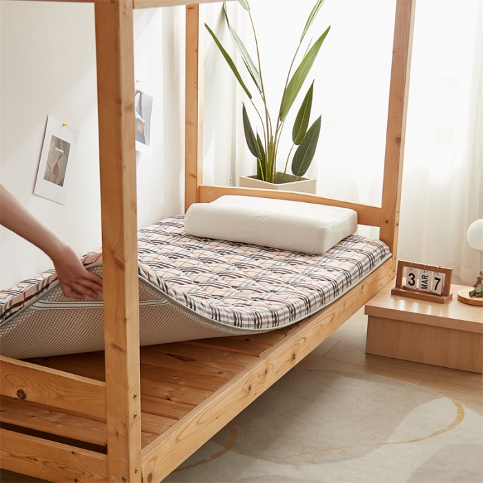 91家纺网 家纺一手货源 找家纺 寐珂 2025新款水洗棉棉花床垫系列-学生款 宝莉小格