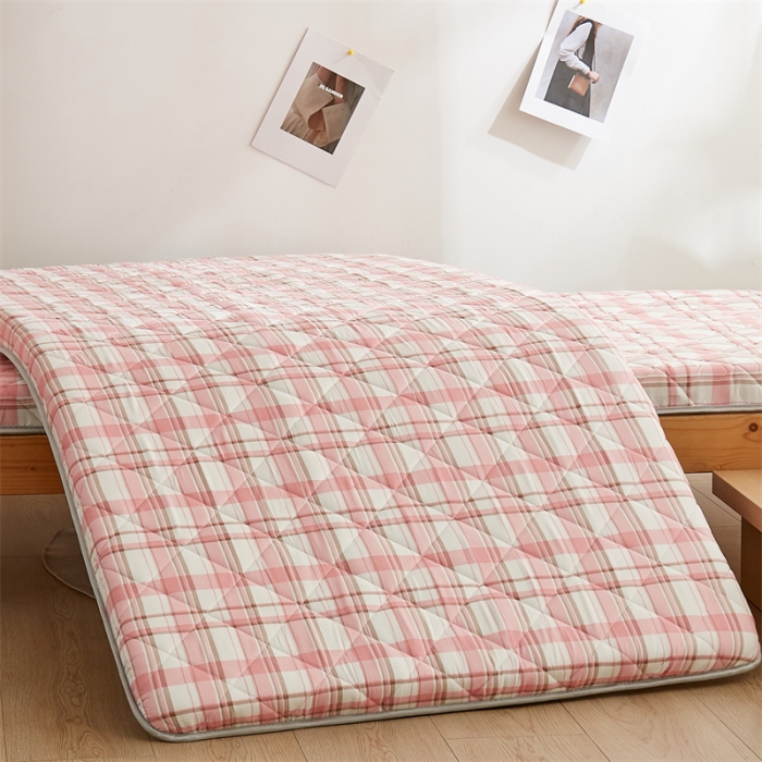 91家纺网 家纺一手货源 找家纺 寐珂 2025新款水洗棉棉花床垫系列-学生款 草莓格调