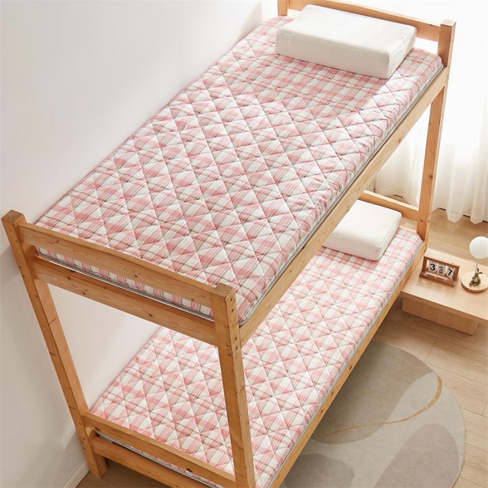 91家纺网 家纺一手货源 找家纺 寐珂 2025新款水洗棉棉花床垫系列-学生款 草莓格调