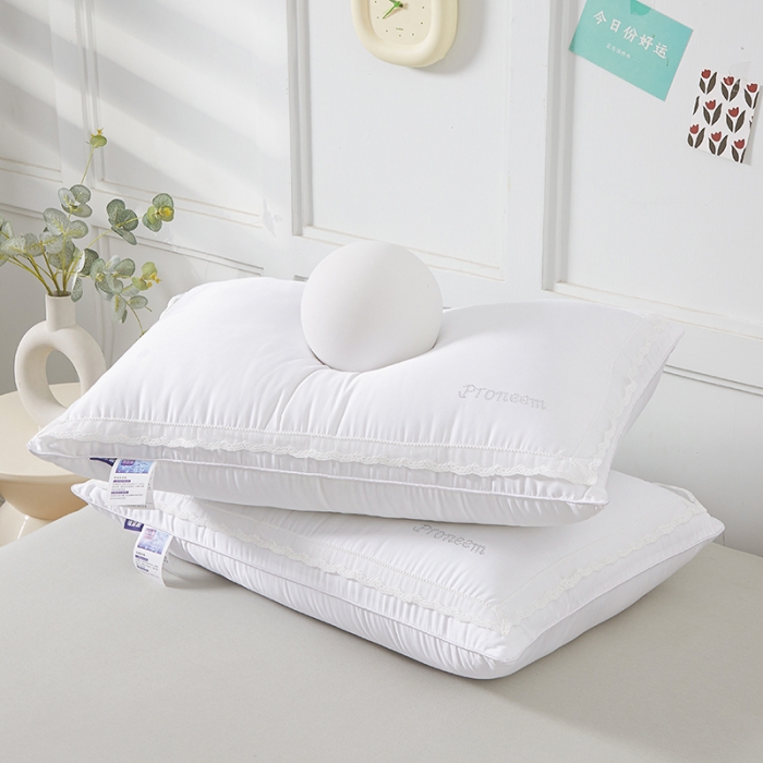 91家纺网 家纺一手货源 找家纺 （总）歌历斯  2023新款滚边烫钻蓬松舒睡玻尿酸纤维亲肤枕