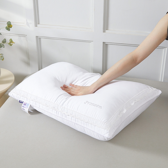 91家纺网 家纺一手货源 找家纺 （总）歌历斯  2023新款滚边烫钻蓬松舒睡玻尿酸纤维亲肤枕