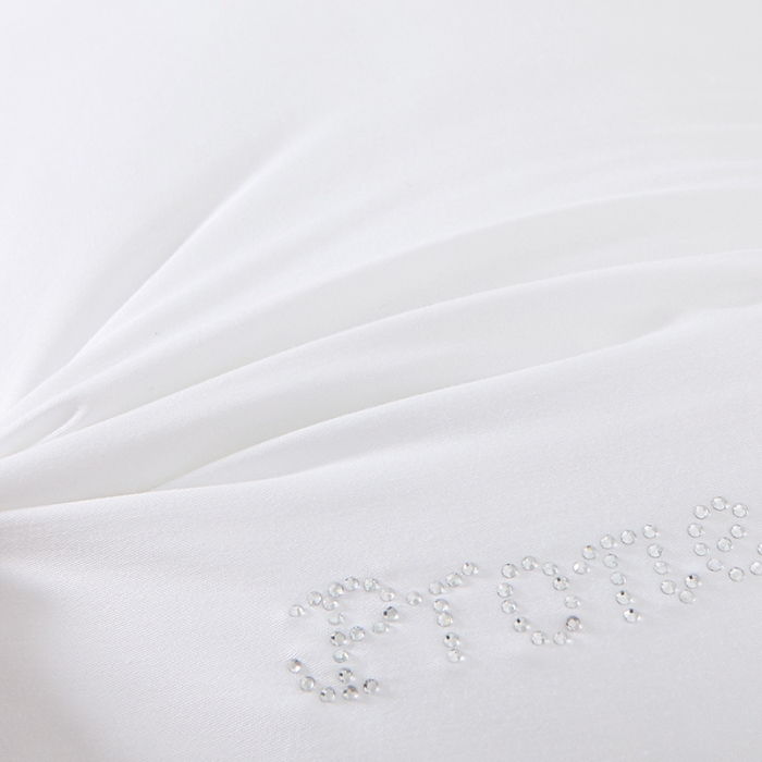 91家纺网 家纺一手货源 找家纺 （总）歌历斯  2023新款滚边烫钻蓬松舒睡玻尿酸纤维亲肤枕