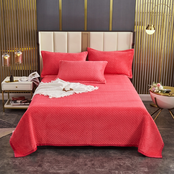 91家纺网 家纺一手货源 找家纺 佳梦家纺 2023新款牛奶绒华夫格床盖 红色