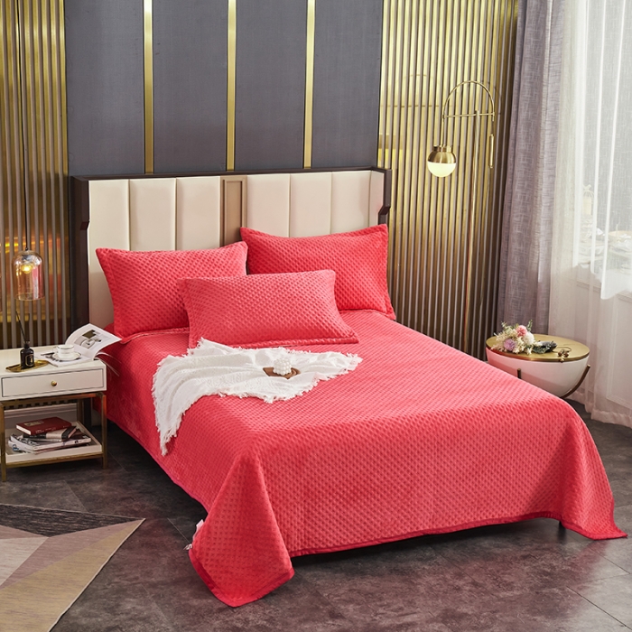 91家纺网 家纺一手货源 找家纺 佳梦家纺 2023新款牛奶绒华夫格床盖 红色