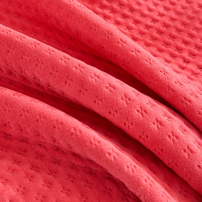 91家纺网 家纺一手货源 找家纺 佳梦家纺 2023新款牛奶绒华夫格床盖 红色