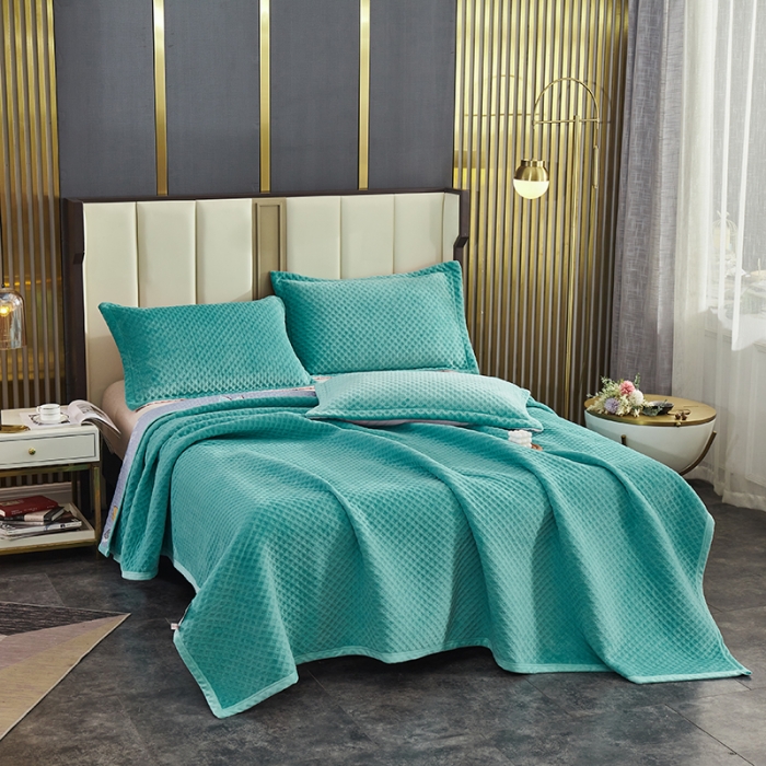 91家纺网 家纺一手货源 找家纺 佳梦家纺 2023新款牛奶绒华夫格床盖 绿色