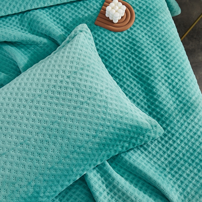 91家纺网 家纺一手货源 找家纺 佳梦家纺 2023新款牛奶绒华夫格床盖 绿色