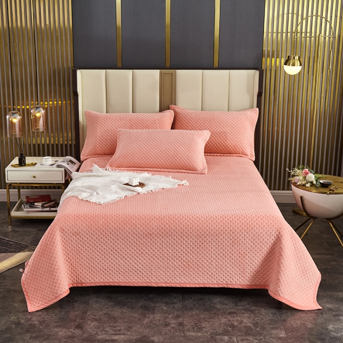 91家纺网 家纺一手货源 找家纺 佳梦家纺 2023新款牛奶绒华夫格床盖 玉色