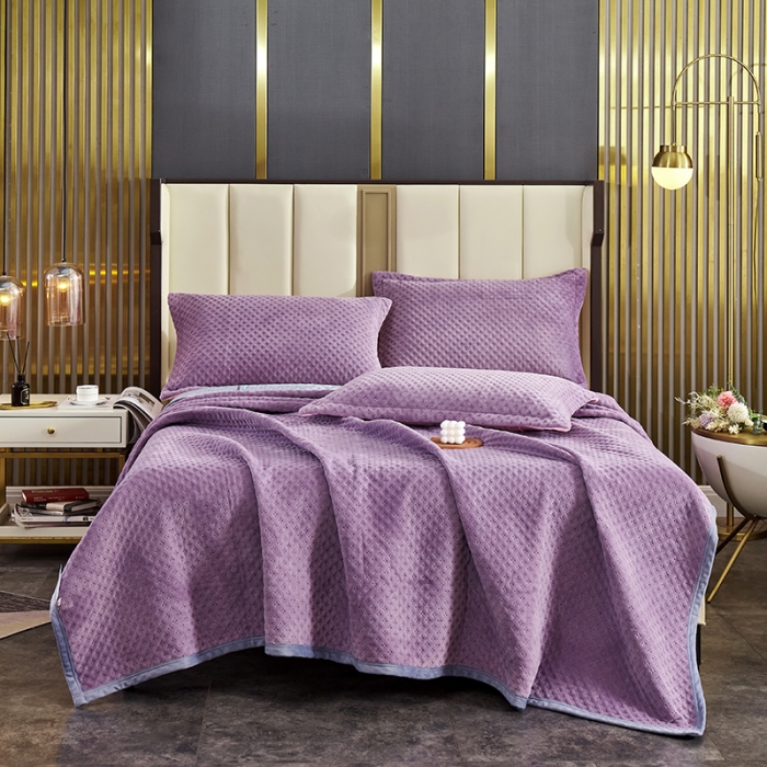 91家纺网 家纺一手货源 找家纺 佳梦家纺 2023新款牛奶绒华夫格床盖 紫色