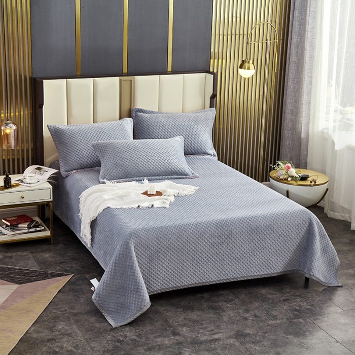 91家纺网 家纺一手货源 找家纺 佳梦家纺 2023新款牛奶绒华夫格床盖 灰色