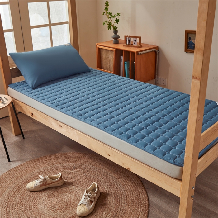 91家纺网 家纺一手货源 找家纺 雯豆学生宿舍上下铺床护垫软垫子加厚榻榻米防滑床褥子 玉米床褥-蓝灰