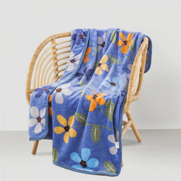 91家纺网 家纺一手货源 找家纺 恋尚羽 2025秋冬爆款印花披肩毯盖毯 花海蓝