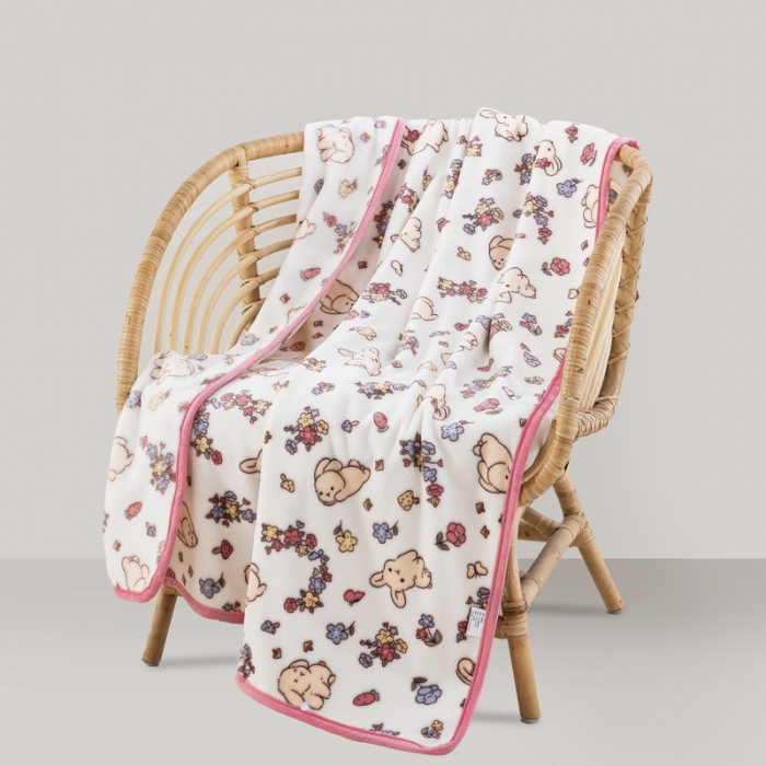 91家纺网 家纺一手货源 找家纺 恋尚羽 2025秋冬爆款印花披肩毯盖毯 花环兔