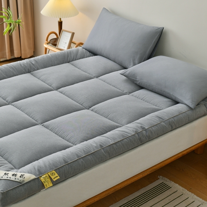 91家纺网 家纺一手货源 找家纺 鑫钰 2023新款纯棉全棉色织水洗床垫整张羽丝棉填充床褥垫褥软垫 冰山灰