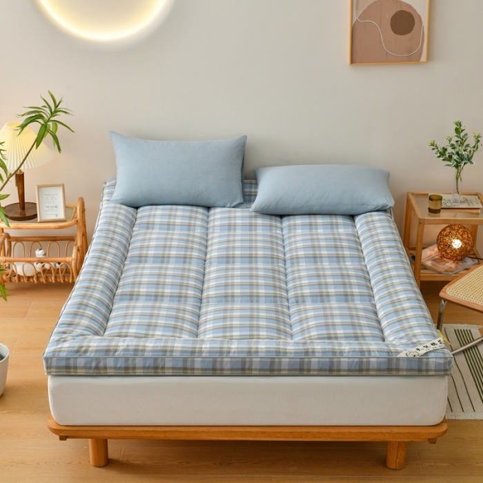 91家纺网 家纺一手货源 找家纺 鑫钰 2023新款纯棉全棉色织水洗床垫整张羽丝棉填充床褥垫褥软垫 丁香蓝格