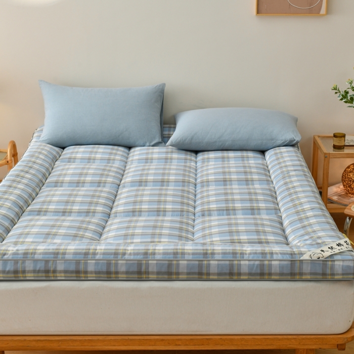 91家纺网 家纺一手货源 找家纺 鑫钰 2023新款纯棉全棉色织水洗床垫整张羽丝棉填充床褥垫褥软垫 丁香蓝格